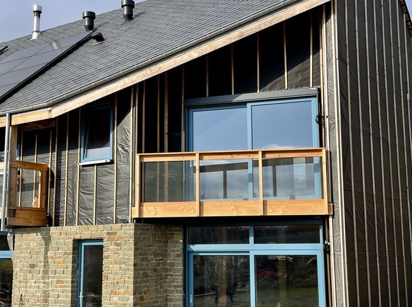 Maison en gros œuvre fermé dans voisinage participatif&lt;br /&gt;
&lt;br /&gt;
Ne convient PAS pour un logement touristique.&lt;br /&gt;
PEUT convenir pour un investis
